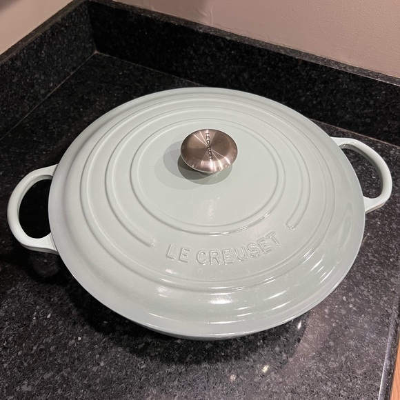 Le Creuset Enameled Cast Iron Signature Chef Dutch Oven - Sea Salt 7.5 qt - Picture 1 of 13